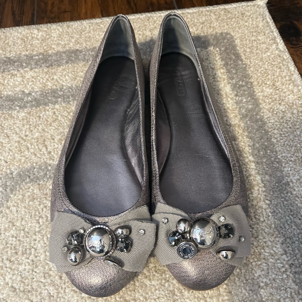 Coach bow flats